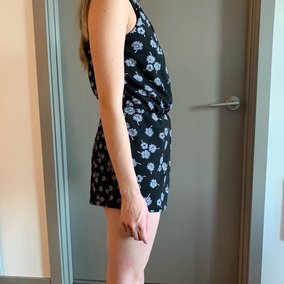 XS Black and White Kimchi Blue Floral Romper - Picture 2 of 5